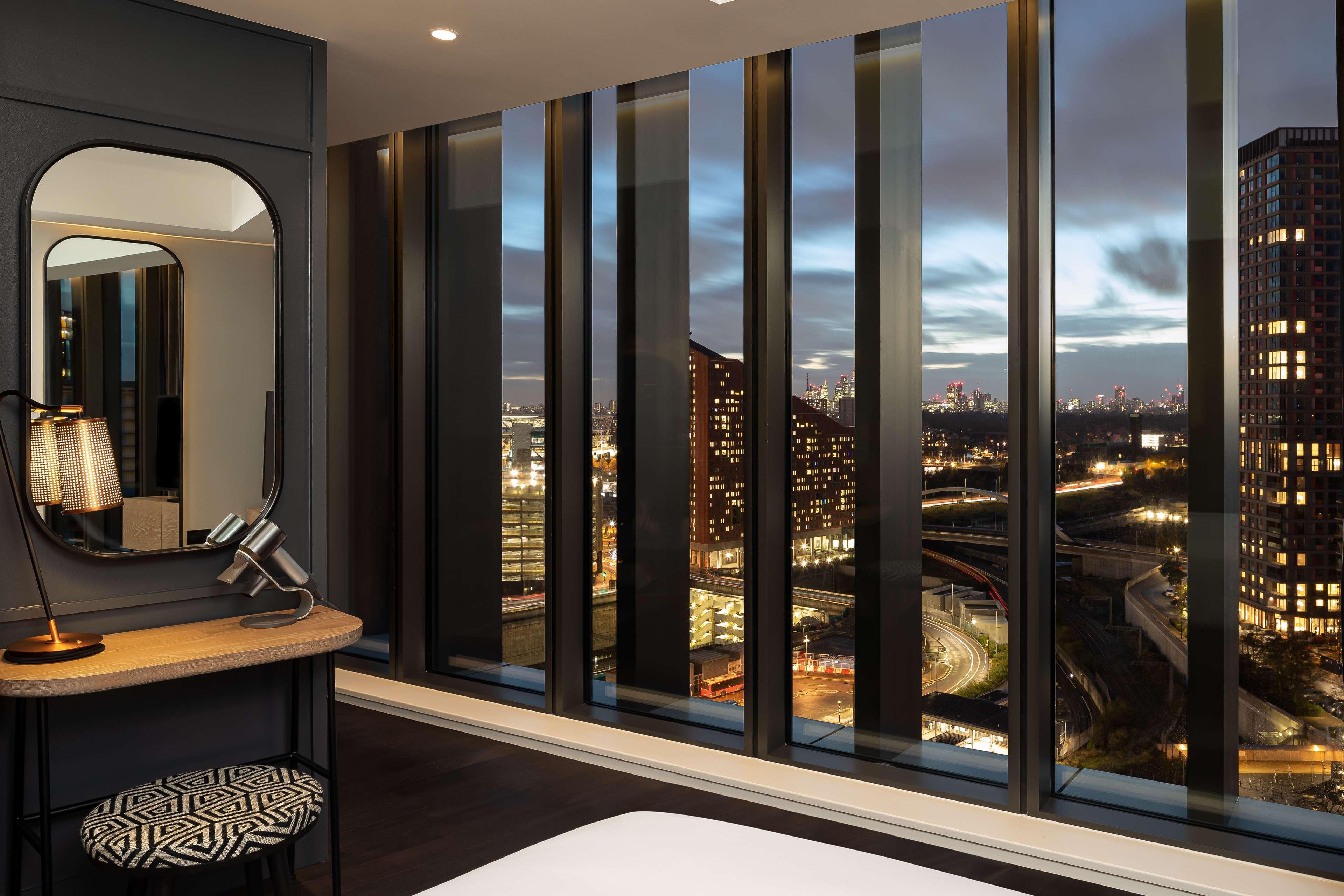 ホテル The Gantry London Curio Collection By Hilton エクステリア 写真
