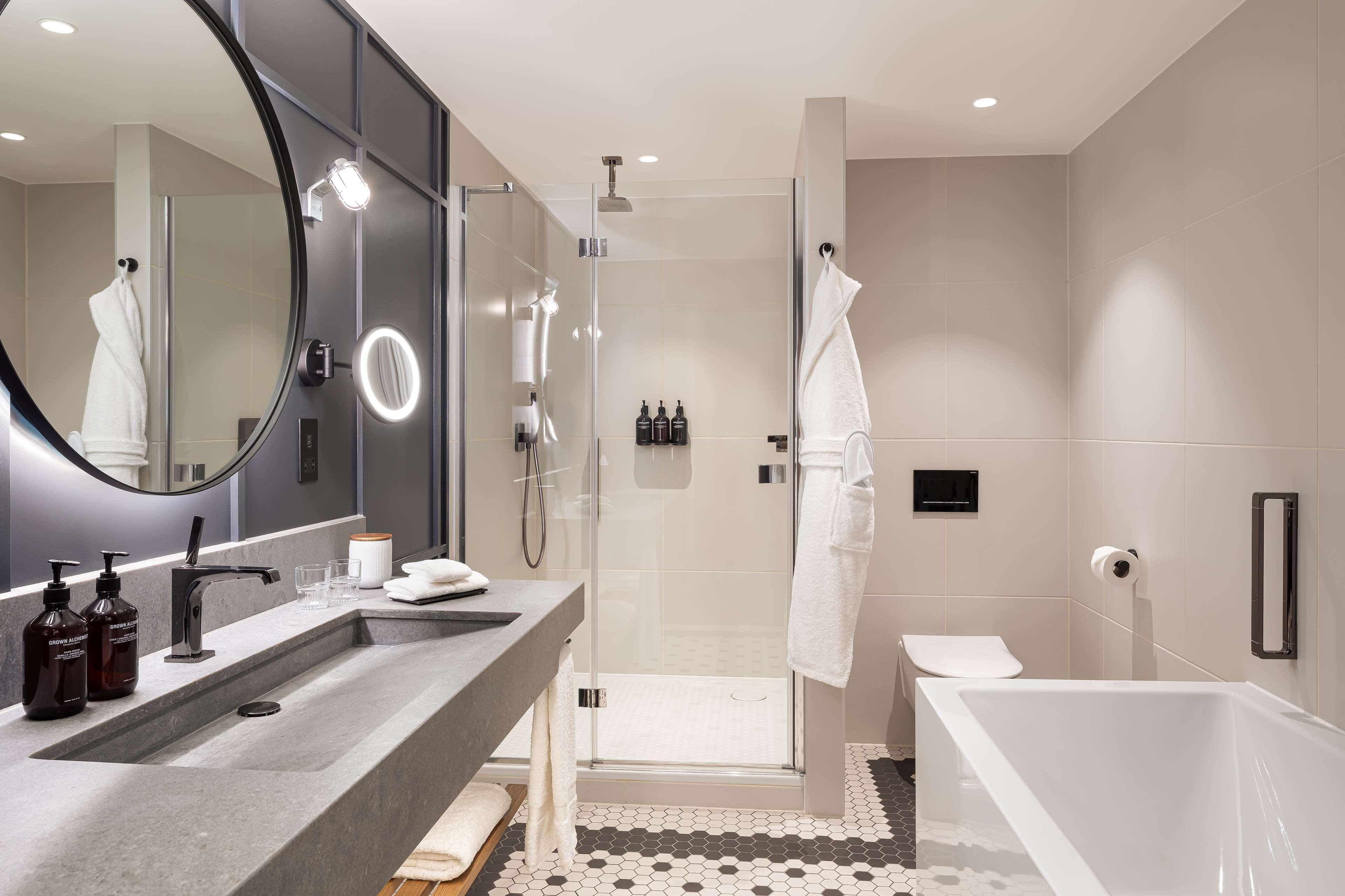ホテル The Gantry London Curio Collection By Hilton エクステリア 写真