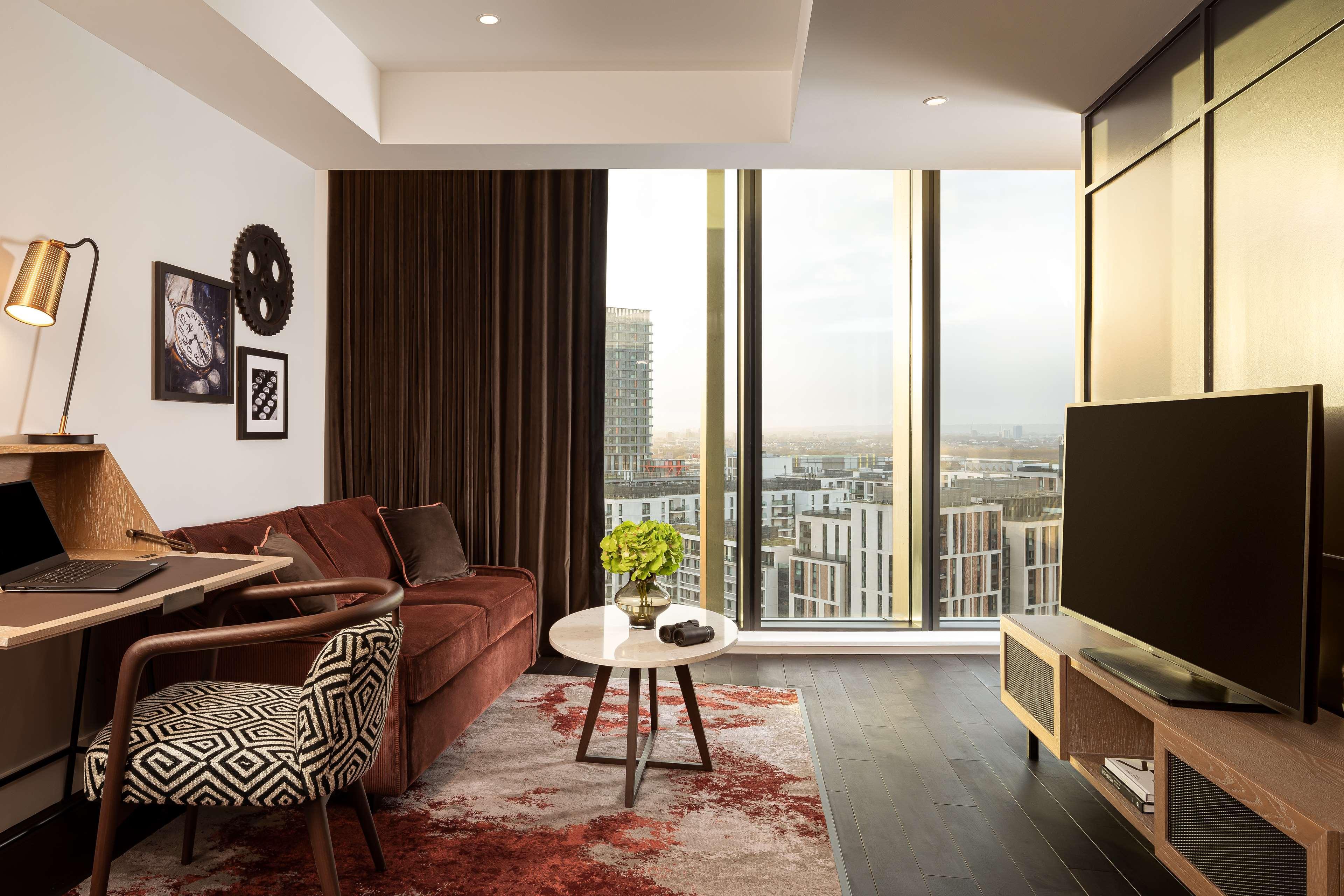 ホテル The Gantry London Curio Collection By Hilton エクステリア 写真